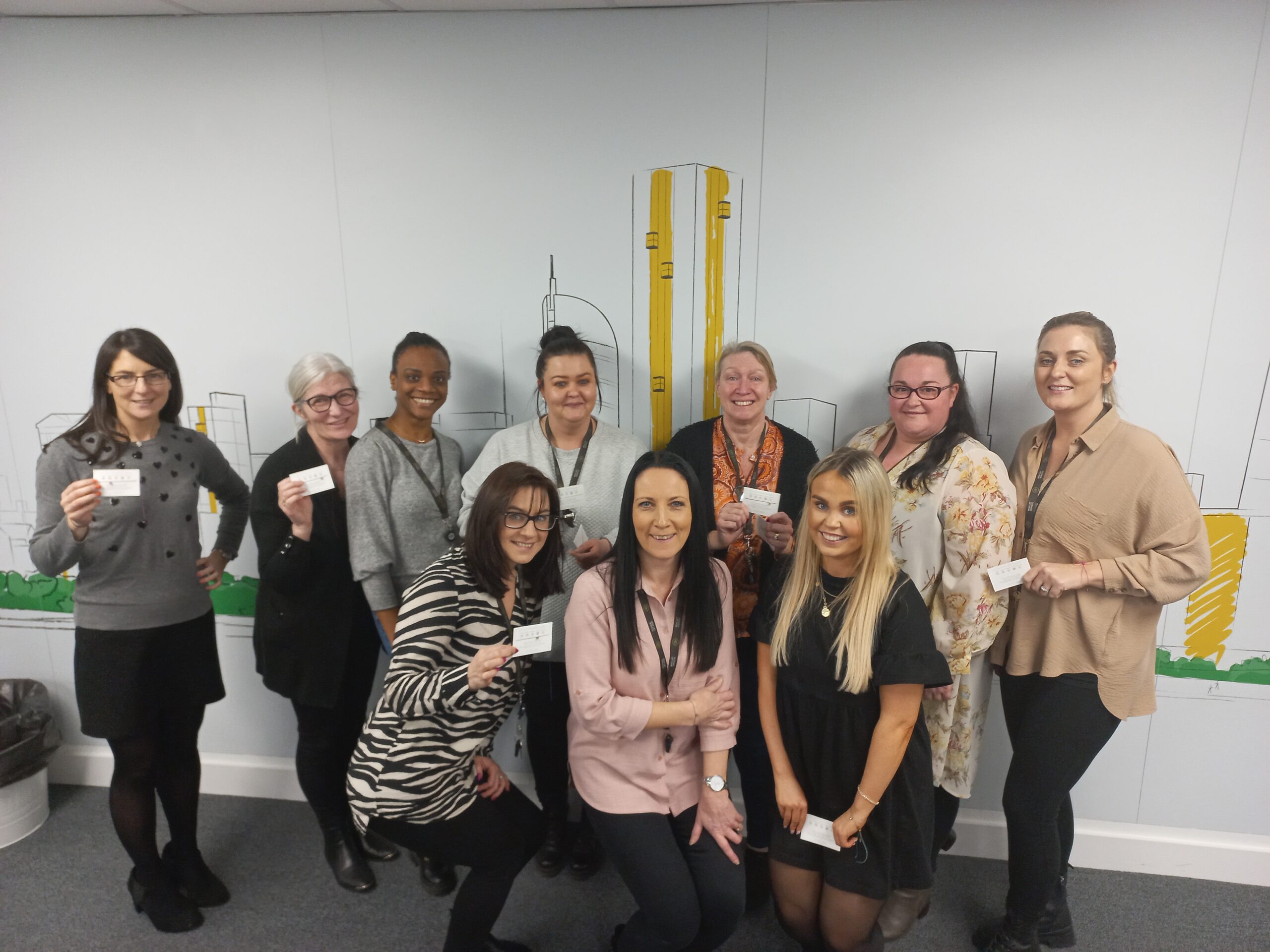 un groupe de femmes travaillant chez fain